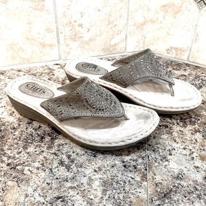 Cliffs by White Mountain Cienna Studded Faux Suede Thong Sandals Size 8